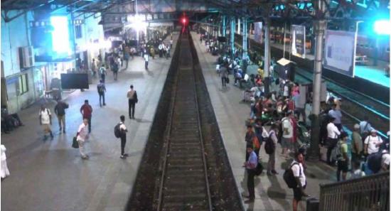 මාර්ග රැසක දුම්රිය ප්‍රමාදයක්..